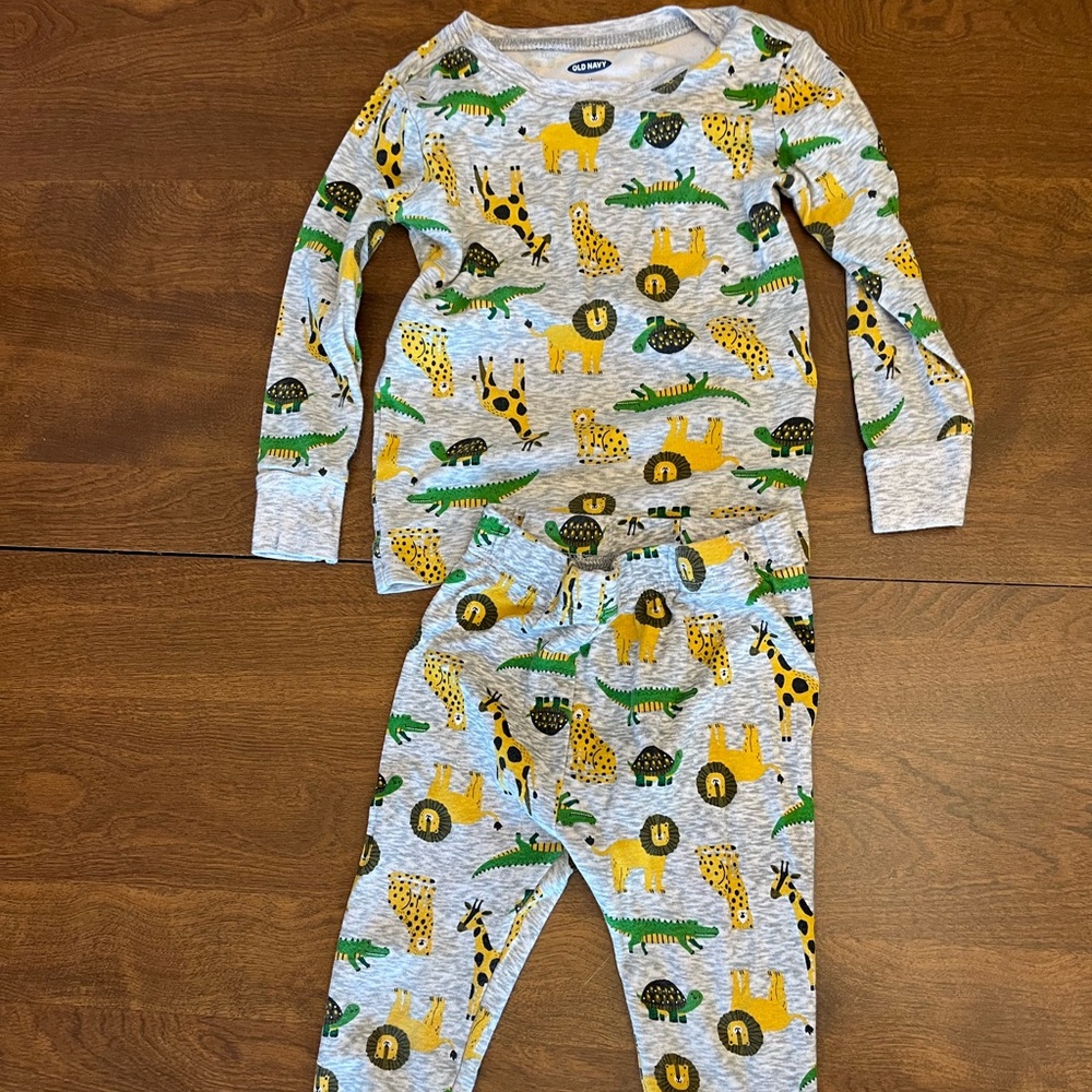 Old Navy Gray Animal Print Kids Pajama Set